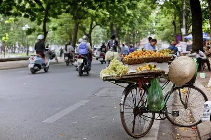 Trong một đoạn video diễn hài gần đây, Bi Béo- con trai của NSND, Cục trưởng